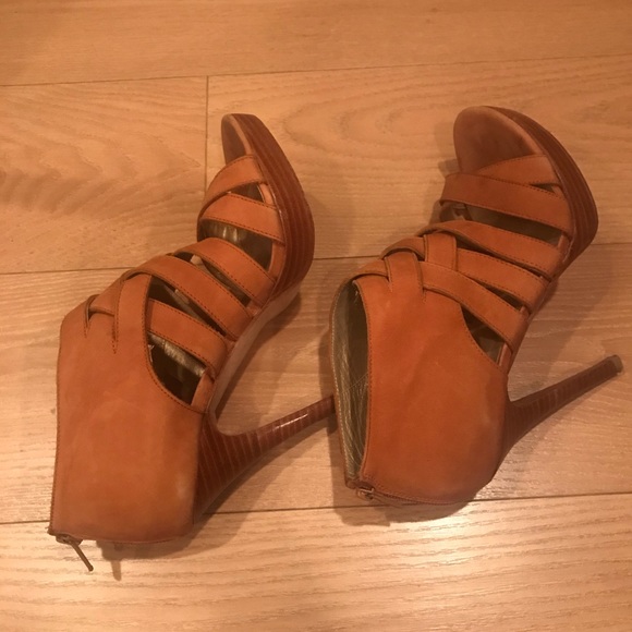 Stuart Weitzman platform heels - Picture 3 of 4